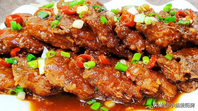 糖醋带鱼做法鲜美可口（教你糖醋带鱼的家常做法）(1)