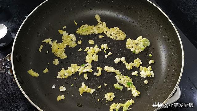 糖醋带鱼做法鲜美可口（教你糖醋带鱼的家常做法）(10)