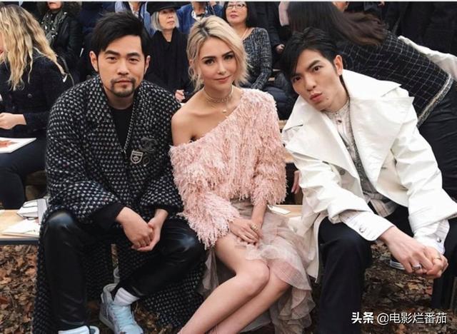 万人围观周杰伦入行20年直播首秀（周杰伦直播几十位明星）(10)