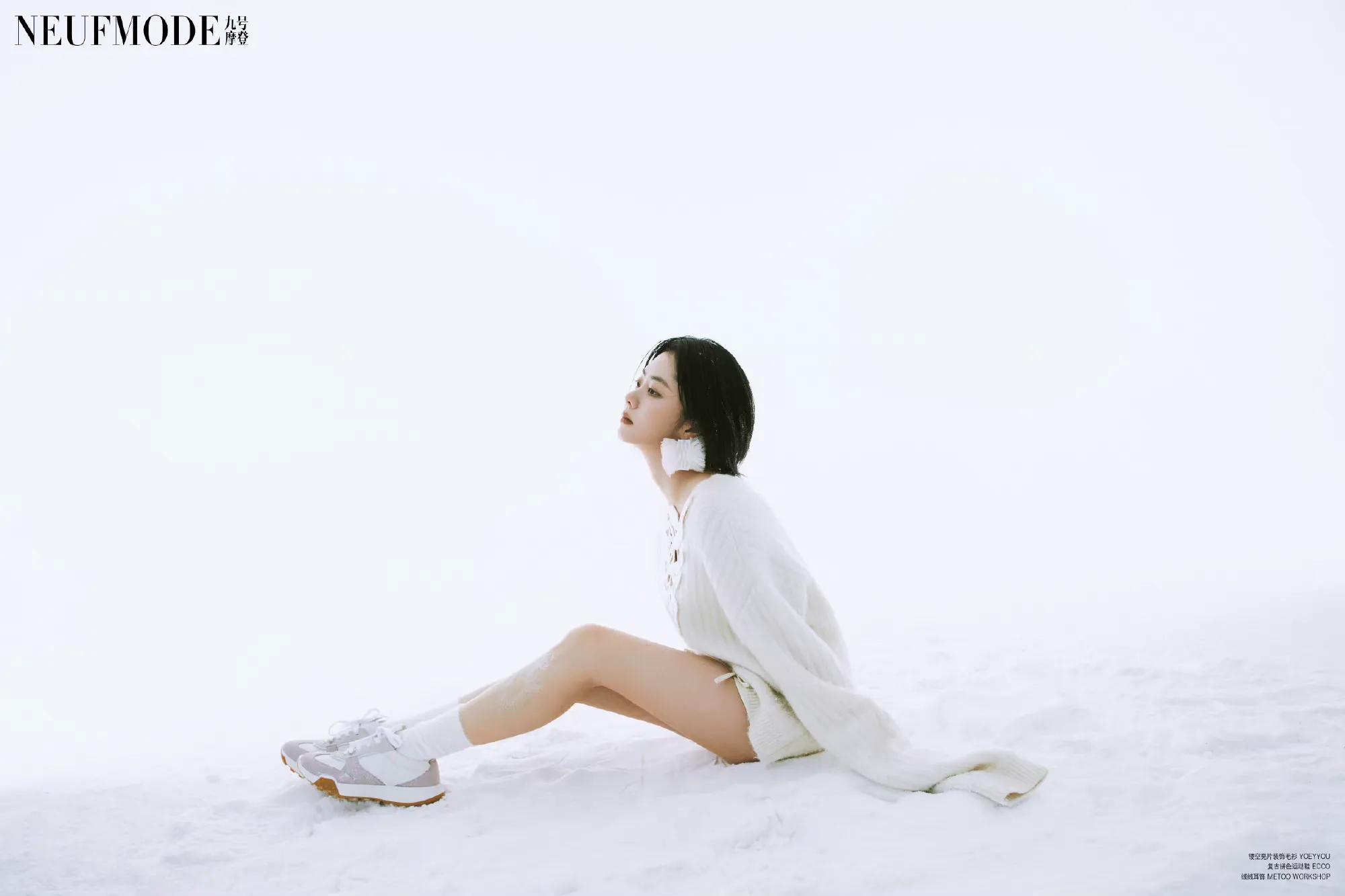 谭松韵飘雪情书大片 穿白色镂空长裙清冷又性感 纯欲风拉满