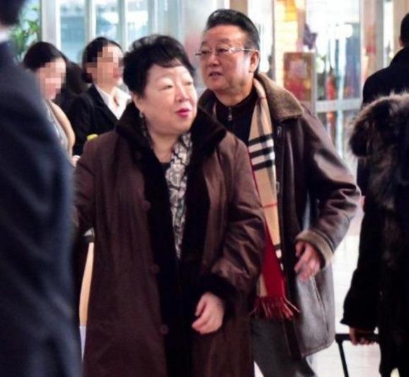 71岁蒋大为一家近照曝光,女儿比妈妈还漂亮,今因这事惹人嫌!