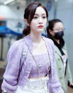 ​吴宣仪机场修图照曝光，24岁的年纪34岁的脸，状态让人看愣