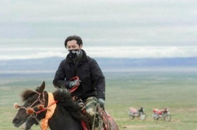 ​最没有偶像包袱的明星！胡歌近照曝光，留长发满脸胡茬显沧桑