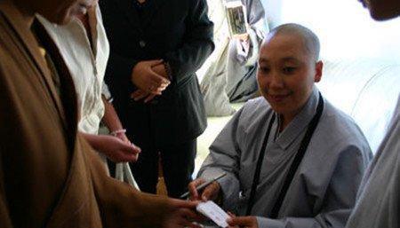 出家的李娜今年年龄多大（事业如日中天的李娜为什么突然选择出家）(12)