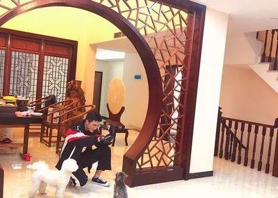 姜潮豪宅被扒到底多有钱？姜潮父母和隐形富二代家庭背景曝光