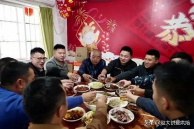 ​喝瓶酒什么好处(晚上喝点酒有什么好处)