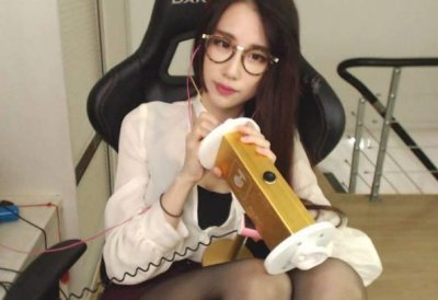 ​轩子巨2兔私下卖ASMR定制视频，助理怒斥：你知不知道你违法了？