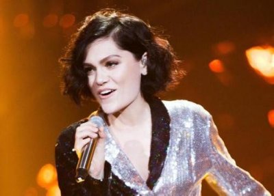 ​歌手中拿了三连冠的Jessie J-结石姐，她的这些歌你肯定听过