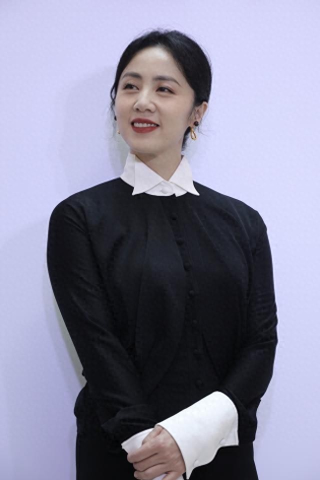 黄磊老婆孙莉、抛开贤妻良母的形象、没想到还有这么有气质的一面