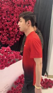 ​张继科生日会，粉丝疯狂大秀爱